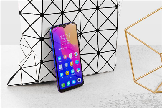 vivo U1真機圖賞：靈動水滴屏+科技美學，千元品質(zhì)典范