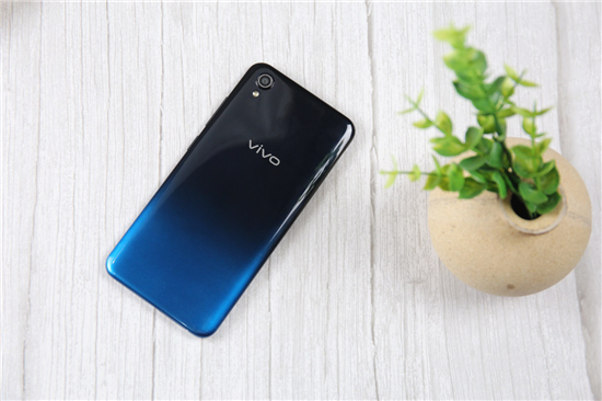 vivo Y91上手體驗(yàn)：潮流外觀+暢快性能，不愧千元新寵