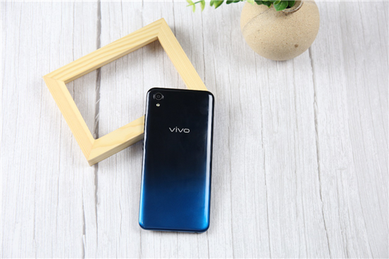 vivo Y91上手體驗(yàn)：潮流外觀+暢快性能，不愧千元新寵