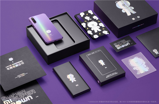 時(shí)尚賦能科技，小米跨界聯(lián)手LINE FRIENDS推出小米9 SE布朗熊限量套裝