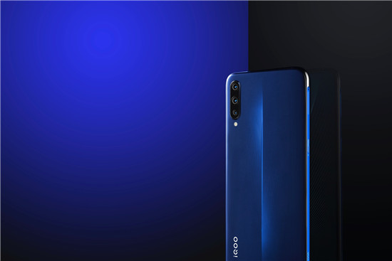 生而強悍更兇猛 iQOO再推電光藍12G+128G新配置