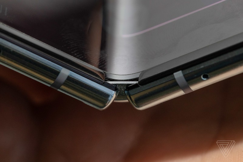 媒體:三星折疊屏手機(jī)測評用了一天屏幕破了