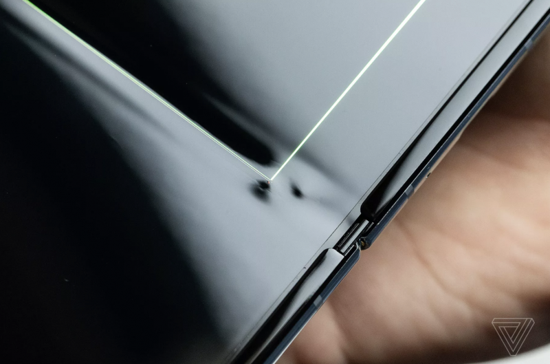 媒體:三星折疊屏手機(jī)測評用了一天屏幕