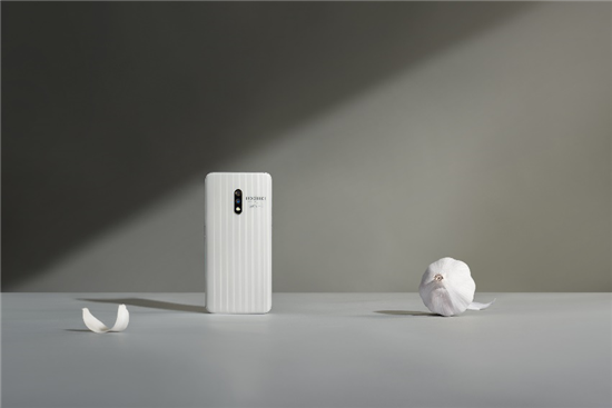 realme X登陸國內(nèi)市場:本真設(shè)計詮釋越級美學