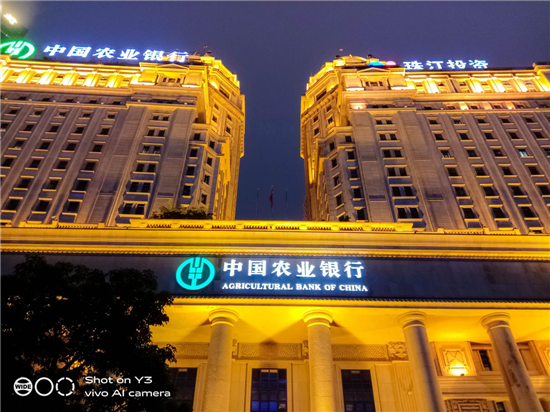 vivo Y3拍照實(shí)測(cè)：細(xì)節(jié)與質(zhì)感并存，見證三攝震撼視野