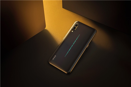 31000米零下56度 iQOO高空自由落體毫發(fā)無傷