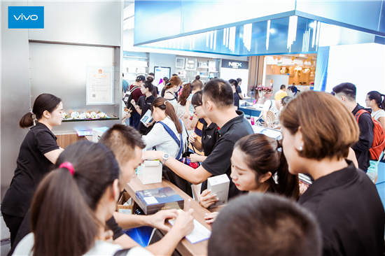 9大城市15家品牌體驗(yàn)店盛大開(kāi)業(yè) vivo開(kāi)啟互動(dòng)式體驗(yàn)零售新方向