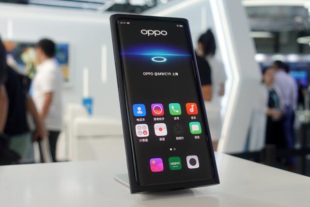 OPPO發(fā)布全新透視全景屏:屏下攝像頭模組與屏幕巧妙結(jié)合