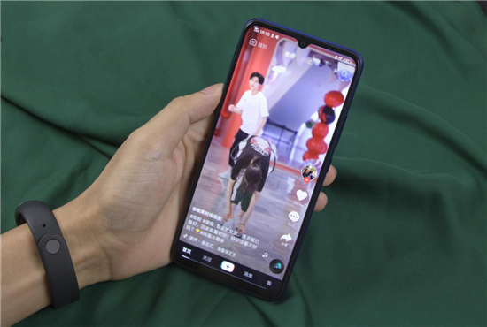 vivo Y7s續(xù)航測(cè)試：4500mAh+18W雙引擎閃充，千元機(jī)新勢(shì)力