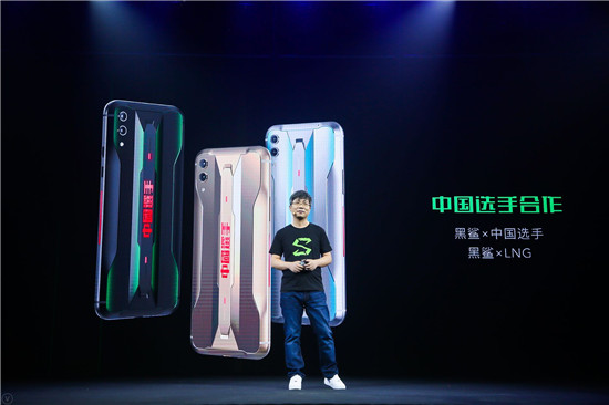 黑鯊游戲手機(jī)2 Pro上市  賽博朋克風(fēng)設(shè)計  盡顯潮流擔(dān)當(dāng)