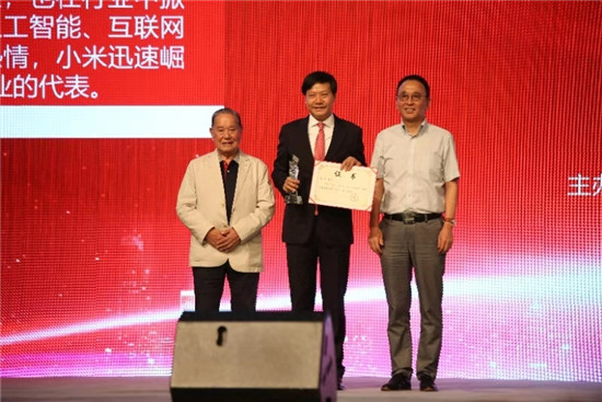 雷軍當(dāng)選年度&ldquo;中國(guó)杰出質(zhì)量人&rdquo;  為互聯(lián)網(wǎng)行業(yè)唯一獲得該殊榮代表