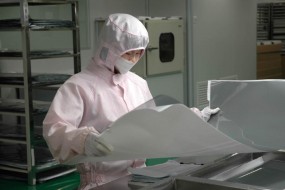 深紡織1.97億業(yè)績補(bǔ)償有著落，錦江集團(tuán)的偏光片江湖起波瀾