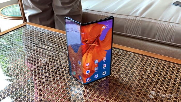 傳華為Mate X 5G折疊屏手機10月底開賣