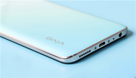 6.53英寸高清大屏+3D曲面機(jī)身設(shè)計(jì)，vivo U3顏值表現(xiàn)獲用戶追捧