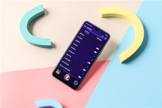 6.53英寸高清大屏+3D曲面機(jī)身設(shè)計(jì)，vivo U3顏值表現(xiàn)獲用戶追捧