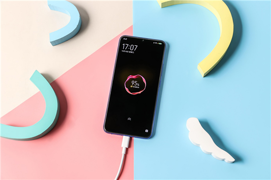 6.53英寸高清大屏+3D曲面機(jī)身設(shè)計(jì)，vivo U3顏值表現(xiàn)獲用戶追捧