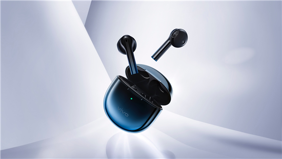 　　作為在6月1日vivo夏季新品發(fā)布會(huì)上正式亮相的產(chǎn)品，vivo TWS Neo真無(wú)線耳機(jī)一直是最近音頻市場(chǎng)上的焦點(diǎn)。這款售價(jià)為499元的真無(wú)線耳機(jī)主打好音質(zhì)和低延遲，搭載的14.2mm超大單元可以帶來(lái)澎湃的聲音表現(xiàn)；而搭配vivo最新影像旗艦手機(jī)X50后，更是可以實(shí)現(xiàn)88ms超低延遲，無(wú)論是游戲還是追劇，都可以做到音畫(huà)同步，大大提升用戶使用感受。 　　 　　對(duì)于一款真無(wú)線耳機(jī)來(lái)說(shuō)，限于產(chǎn)品體積、使用環(huán)境、腔體和電池等諸多因素的影響，絕大多數(shù)的真無(wú)線耳機(jī)都或多或少的會(huì)出現(xiàn)延遲的問(wèn)題。vivo TWS Neo真無(wú)線耳機(jī)的推出，則致力于通過(guò)技術(shù)創(chuàng)新打造接近無(wú)感的「穩(wěn)定低延遲」體驗(yàn)。 　　 　　vivo TWS Neo真無(wú)線耳機(jī)與最新發(fā)布的vivo X50手機(jī)搭配使用時(shí)，通過(guò)第二代雙路傳輸技術(shù)與系統(tǒng)級(jí)全鏈路優(yōu)化，可以實(shí)現(xiàn)88ms的超低延遲表現(xiàn)，這一成績(jī)是刷新業(yè)界記錄。而從用戶的具體使用感受中，無(wú)論是游戲還是觀看視頻，vivo TWS Neo真無(wú)線耳機(jī)都可以做到行云流水、音畫(huà)同步的人機(jī)暢快合一感受。 　　 　　不僅如此，vivo TWS Neo真無(wú)線耳機(jī)還支持全新的智能動(dòng)態(tài)低延遲功能，這一功能可以讓耳機(jī)根據(jù)用戶周圍的環(huán)境智能調(diào)整碼率。通過(guò)機(jī)場(chǎng)實(shí)測(cè)，平均卡音次數(shù)可較傳統(tǒng)真無(wú)線耳機(jī)轉(zhuǎn)發(fā)模式降低90%，即便用戶在復(fù)雜環(huán)境也能保障更穩(wěn)定連接，全程無(wú)需手動(dòng)干預(yù)，無(wú)處不在而又自然無(wú)感。 　　 　　vivo TWS Neo真無(wú)線耳機(jī)在 vivo 官方商城、vivo京東自營(yíng)官方旗艦店、iQOO京東自營(yíng)官方旗艦店、vivo京東官方旗艦店、iQOO京東官方旗艦店、vivo天貓官方旗艦店、iQOO天貓官方旗艦店、vivo手機(jī)蘇寧自營(yíng)旗艦店、iQOO手機(jī)蘇寧自營(yíng)旗艦店、vivo體驗(yàn)店同步熱銷中，售價(jià)499元，感興趣的用戶可以下單體驗(yàn)。另外，在上述渠道與部分vivo手機(jī)同時(shí)下單購(gòu)買，可享更多優(yōu)惠。