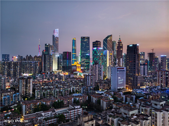 廣州地鐵站星空作品展亮相，vivo X50系列記錄壯闊星空之美