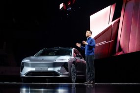 搭載首顆5納米自研智駕芯片，蔚來ET9閃亮登場