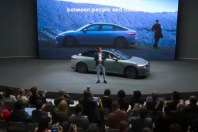 Afeela汽車閃亮CES 2024，索尼用PS5整活